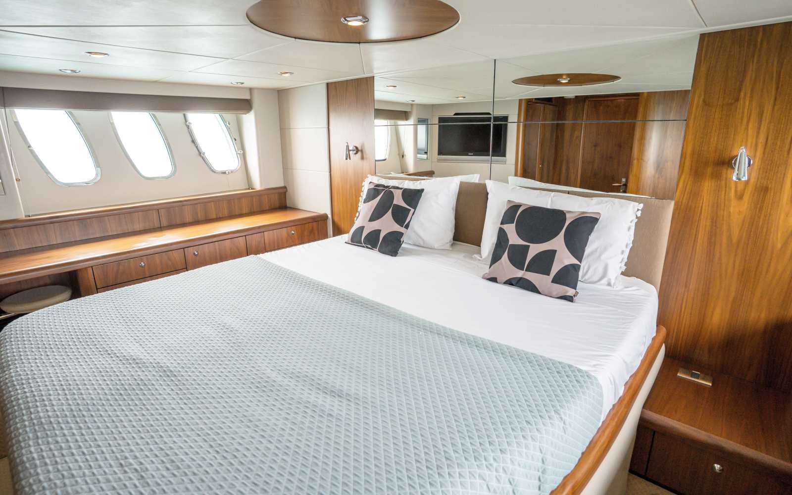 Sunseeker Predator 62 "shadow"