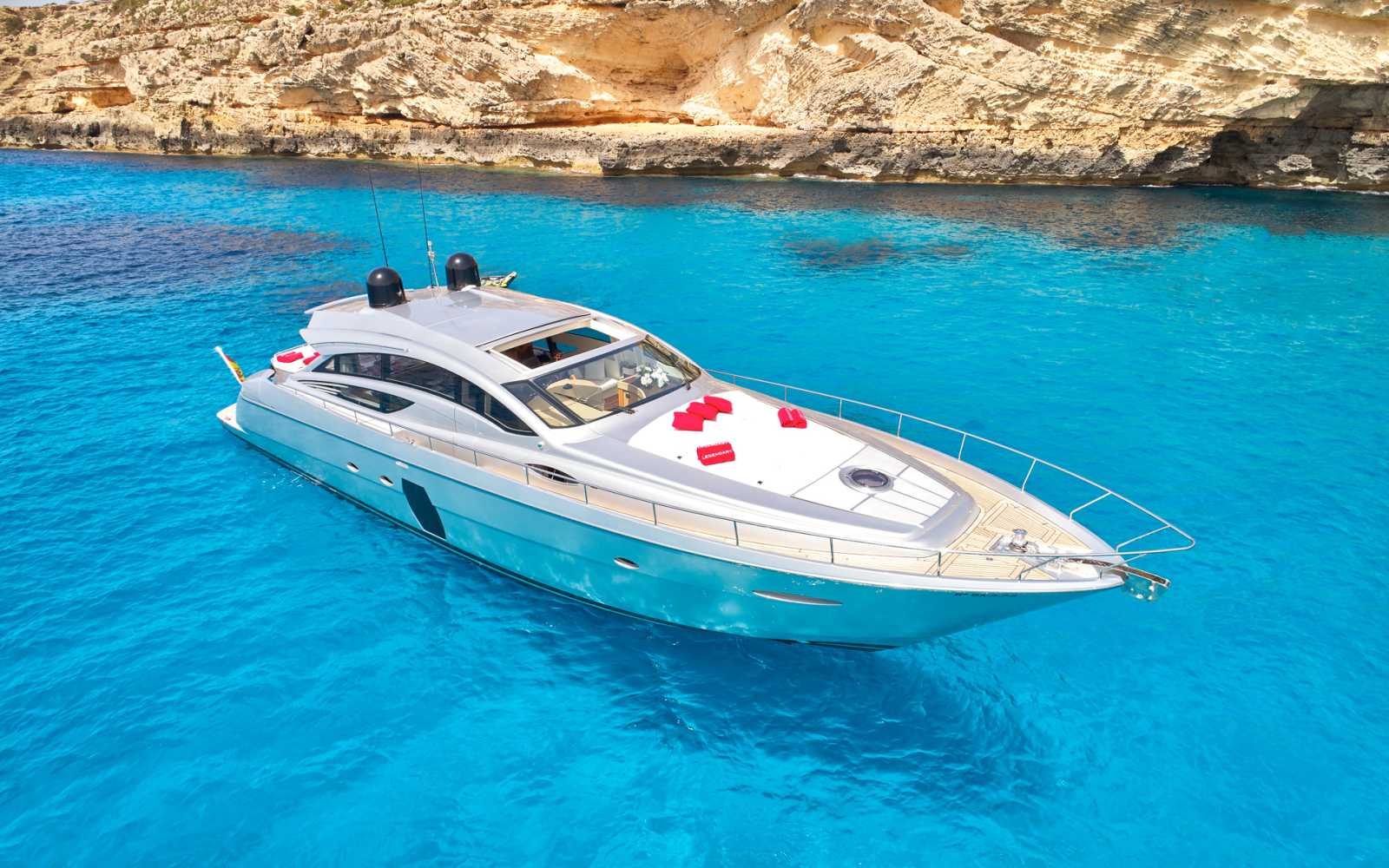 Pershing 72 "legendary"