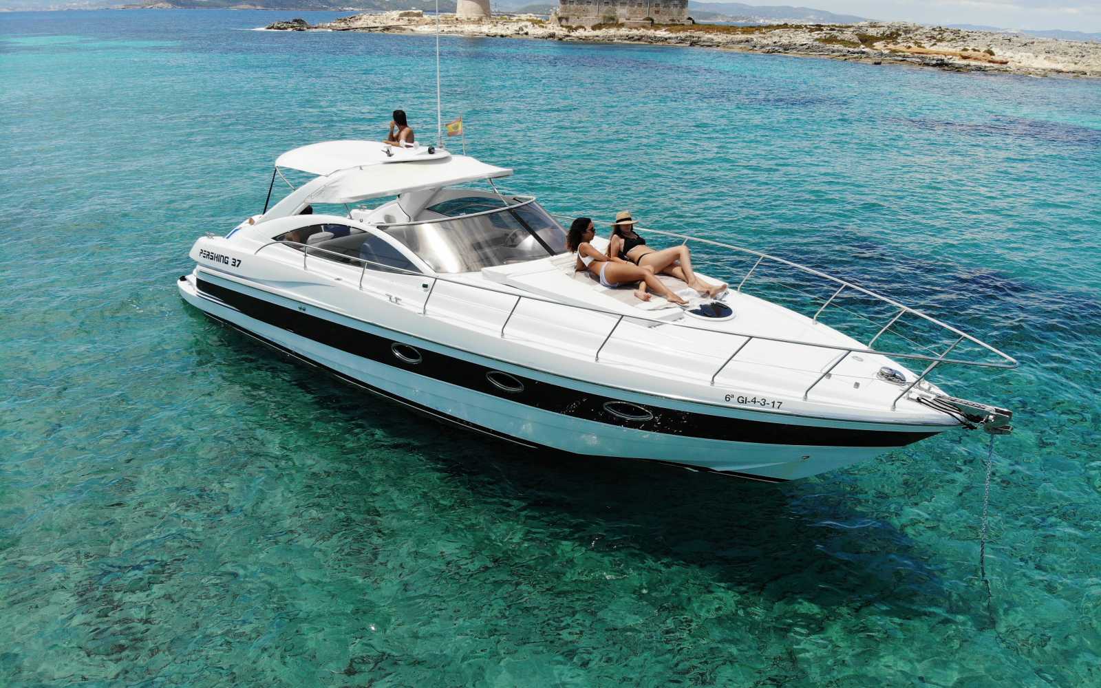 Pershing 37 — Black Ball
