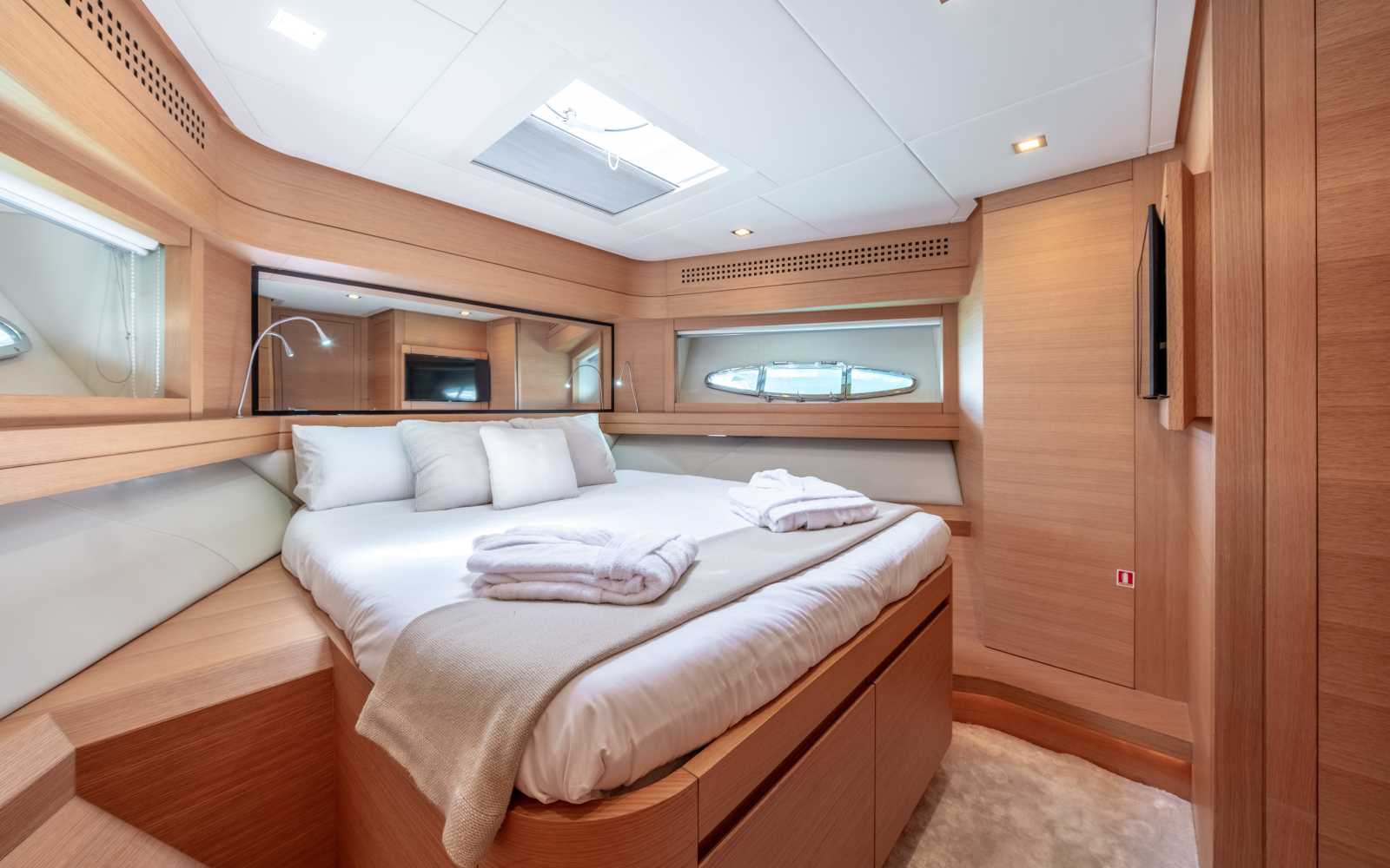 Pershing 80 "wahoo"