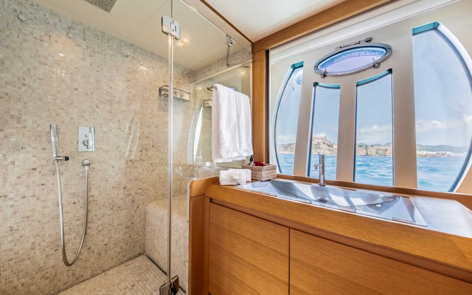 Pershing 80 "wahoo"