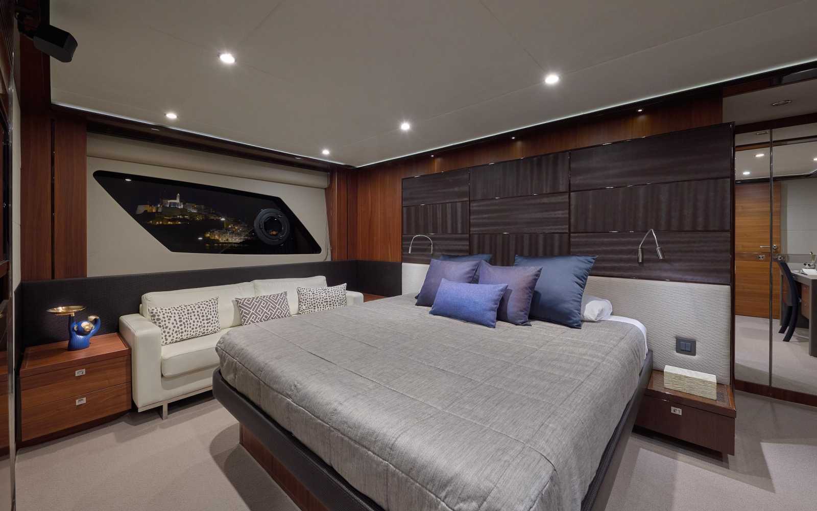 Princess V72 "ruby Tuesday"