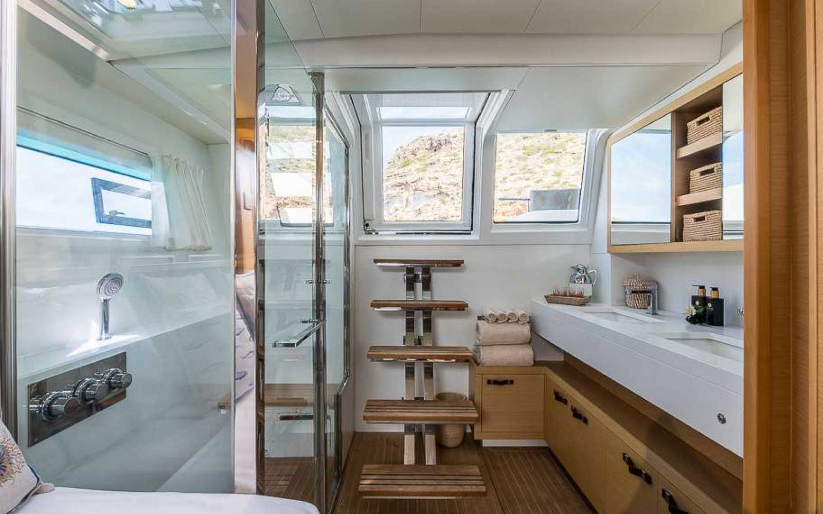 Lagoon 630 "seek"