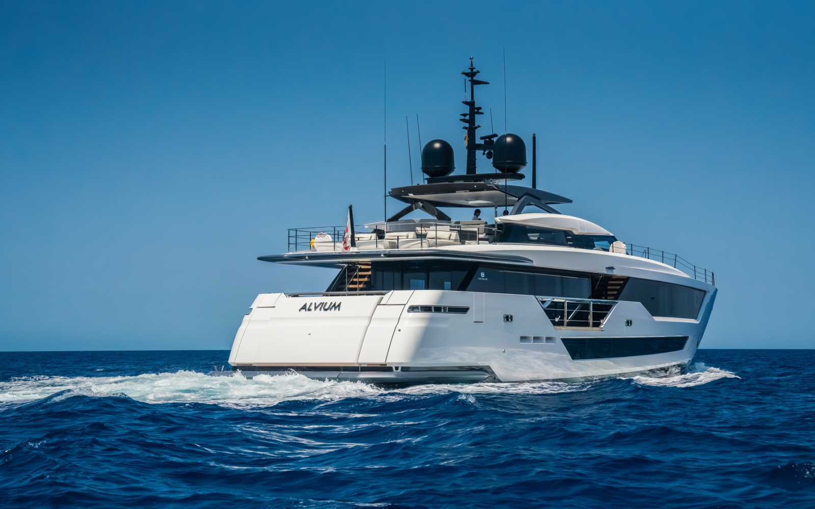 Ferretti Custom Line 106 "alvium"