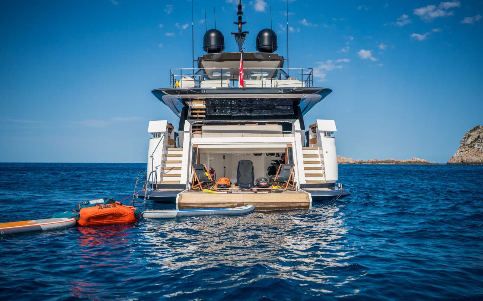 Ferretti Custom Line 106 "alvium"