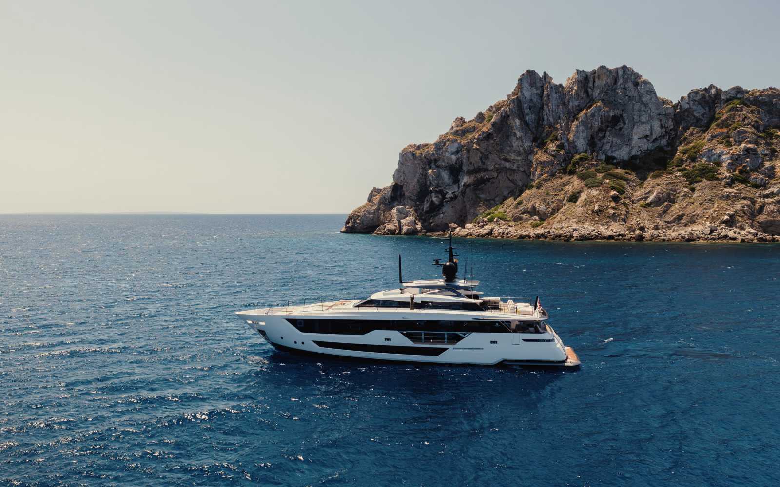 Ferretti Custom Line 106 "alvium"