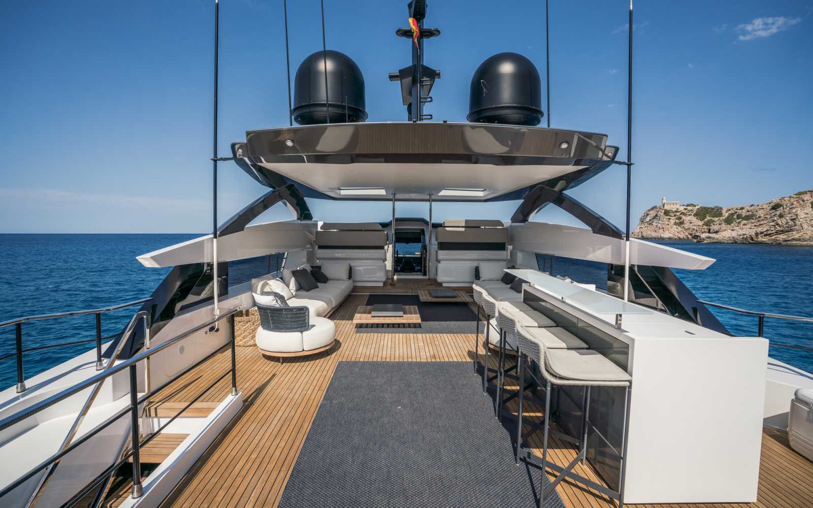 Ferretti Custom Line 106 "alvium"