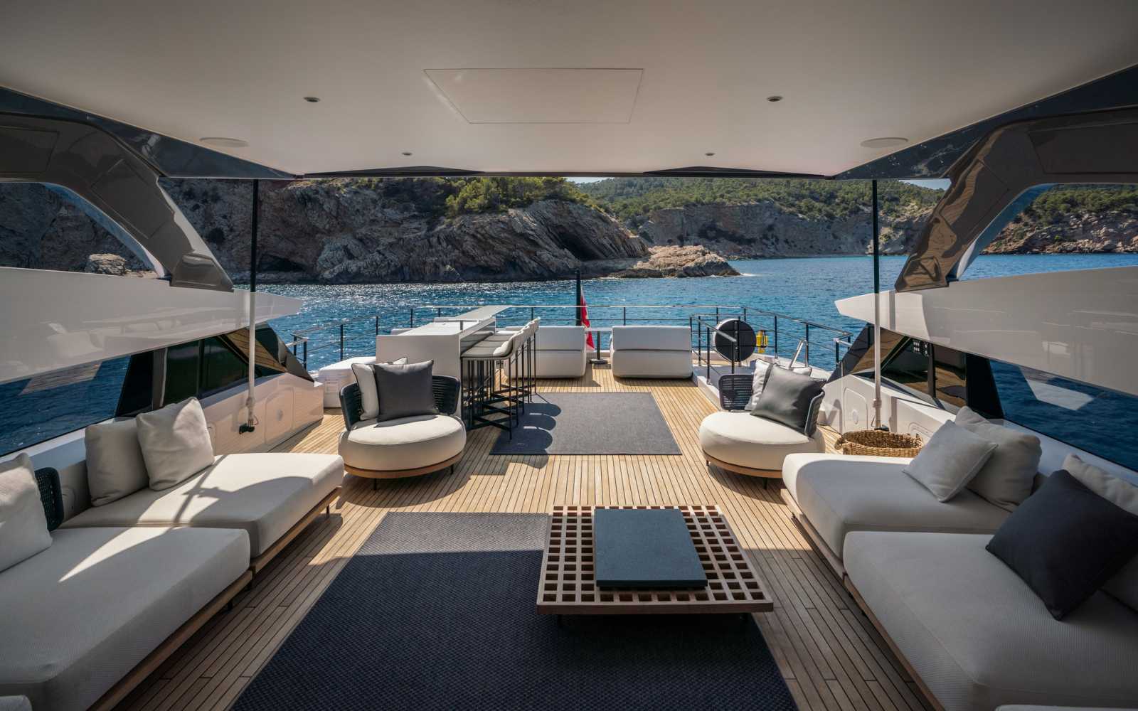 Ferretti Custom Line 106 "alvium"
