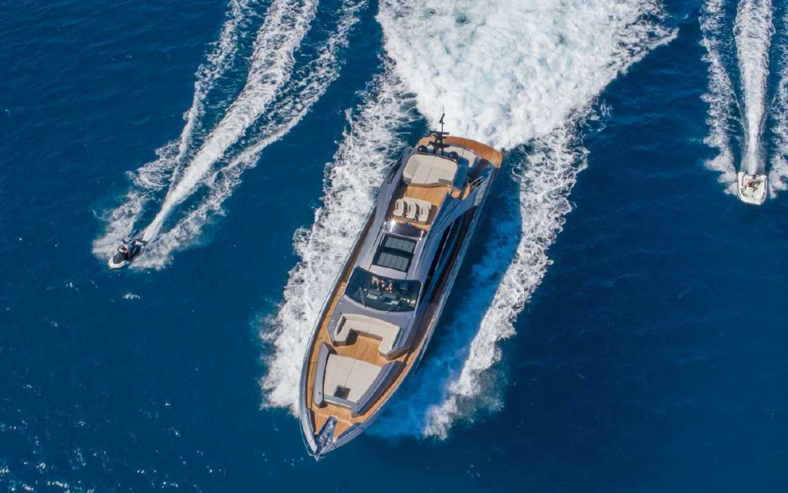Pershing 8x "beyond"