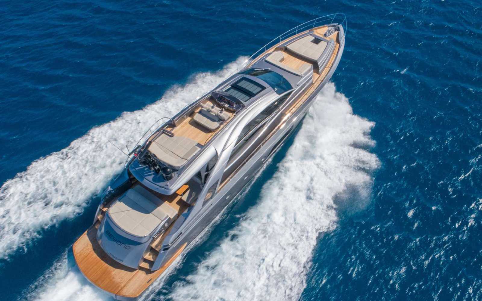 Pershing 8x "beyond"