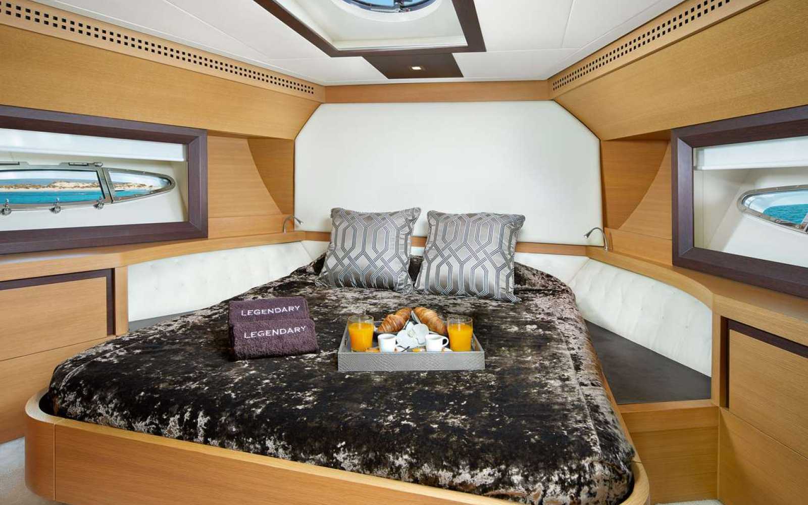 Pershing 72 "legendary"