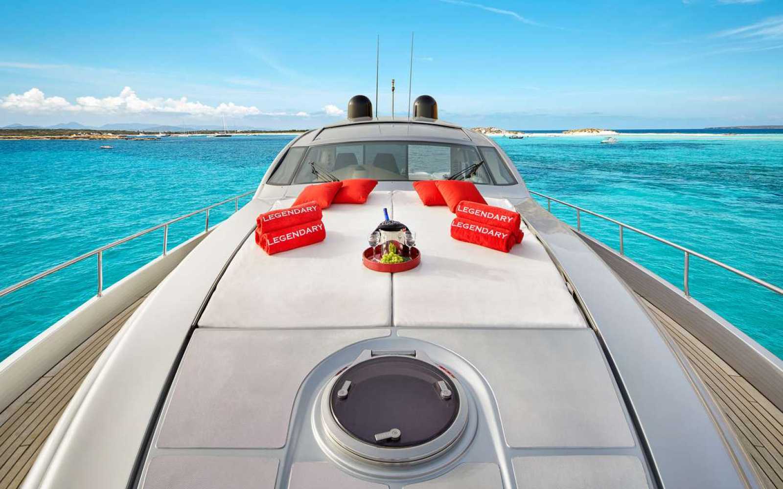 Pershing 72 "legendary"