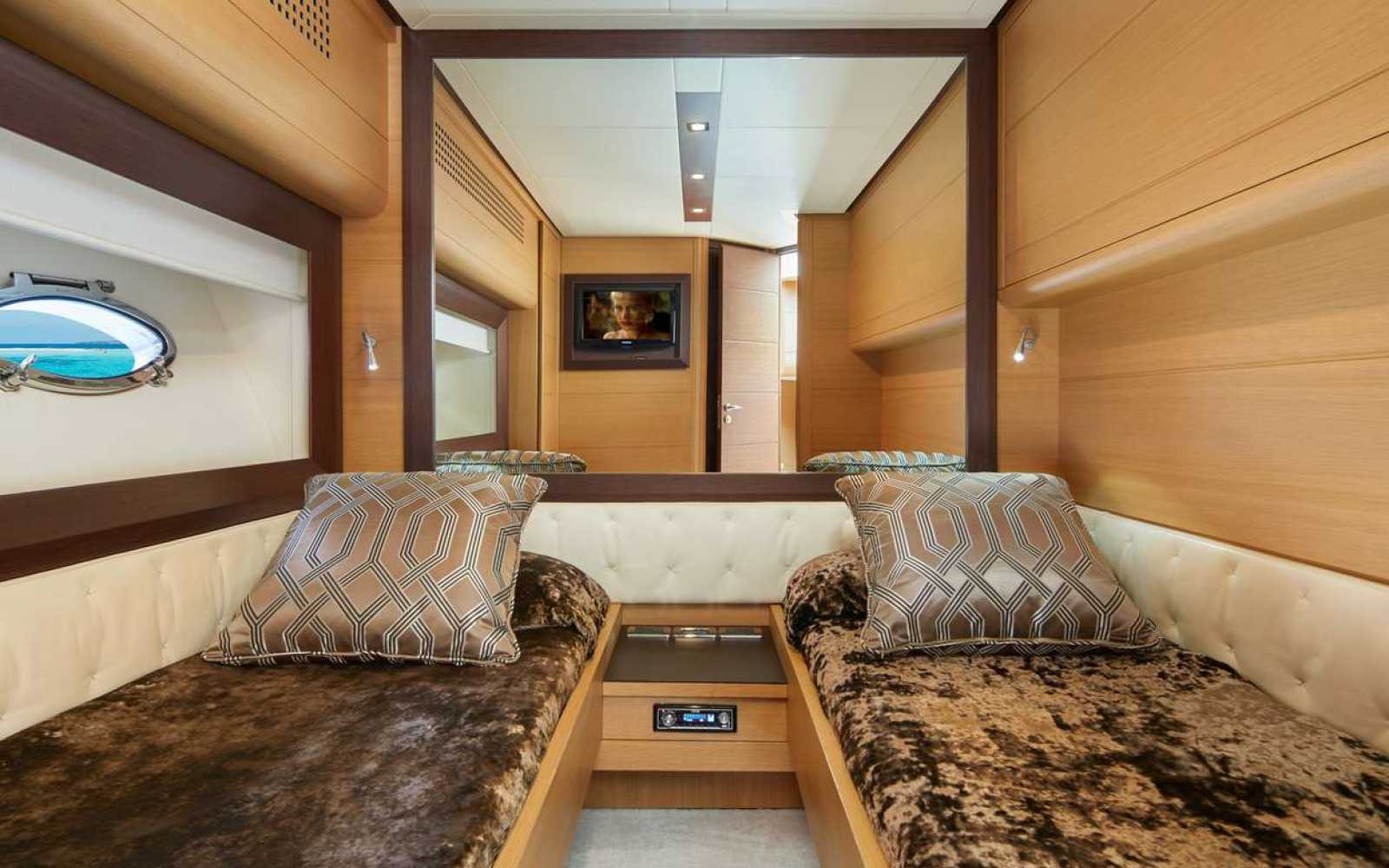 Pershing 72 "legendary"