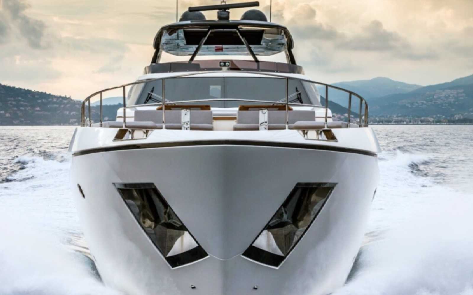 Ferretti 920 "ogum"