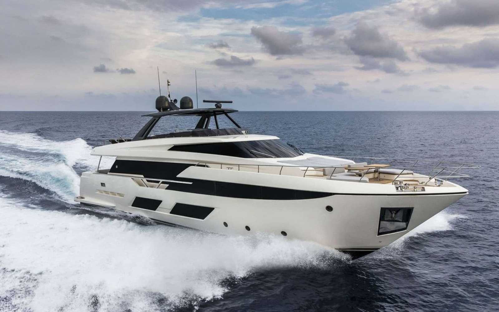 Ferretti 920 "ogum"