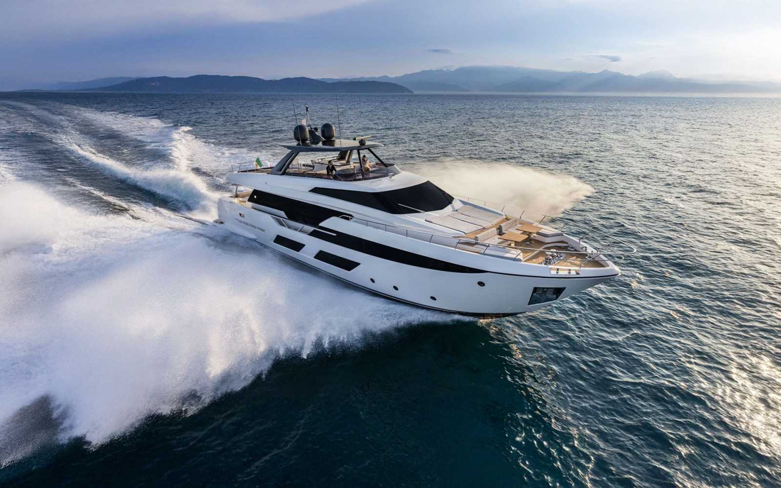 Ferretti 920 "ogum"