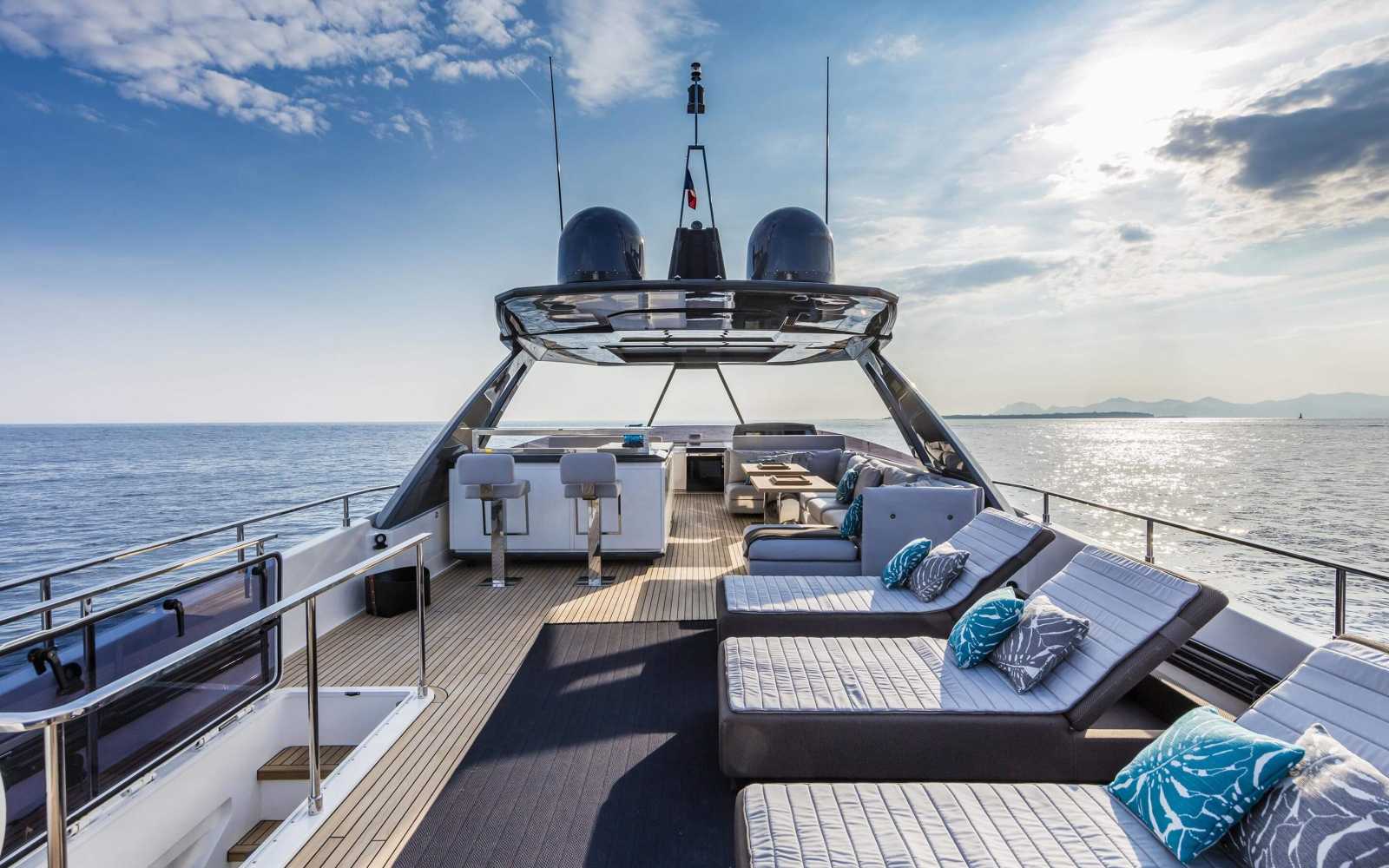 Ferretti 920 "ogum"