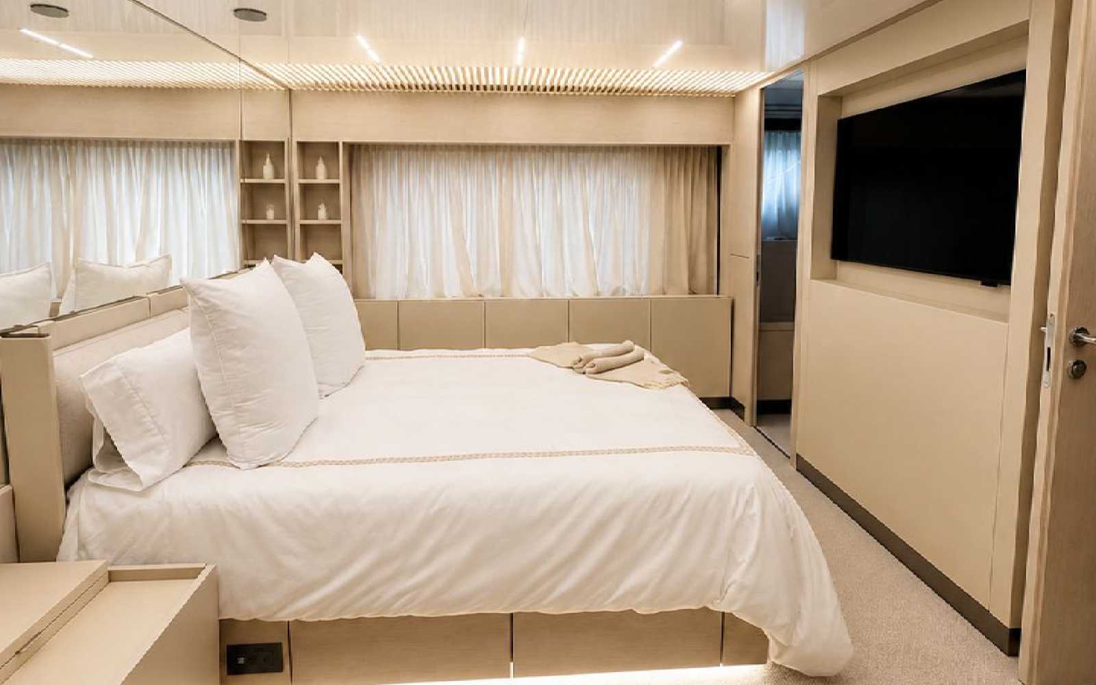 Ferretti 920 "ogum"