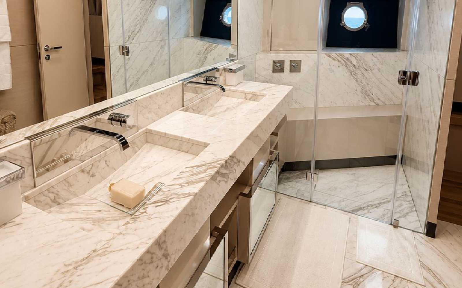 Ferretti 920 "ogum"