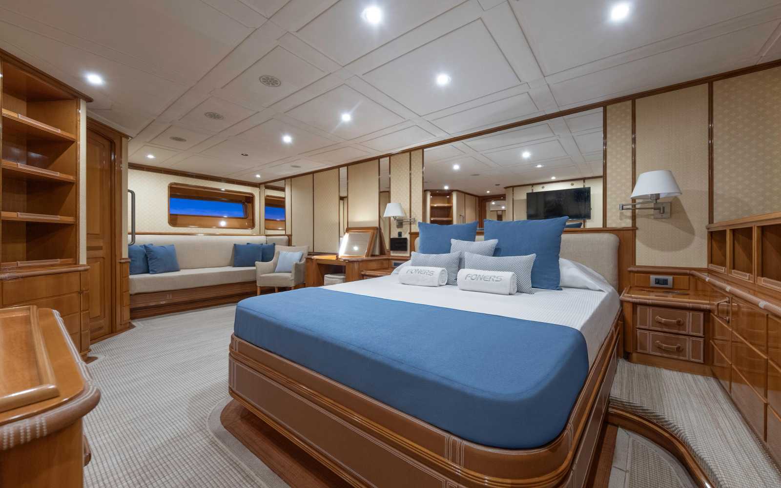 Custom Royal Yacht 150 "my Foners"