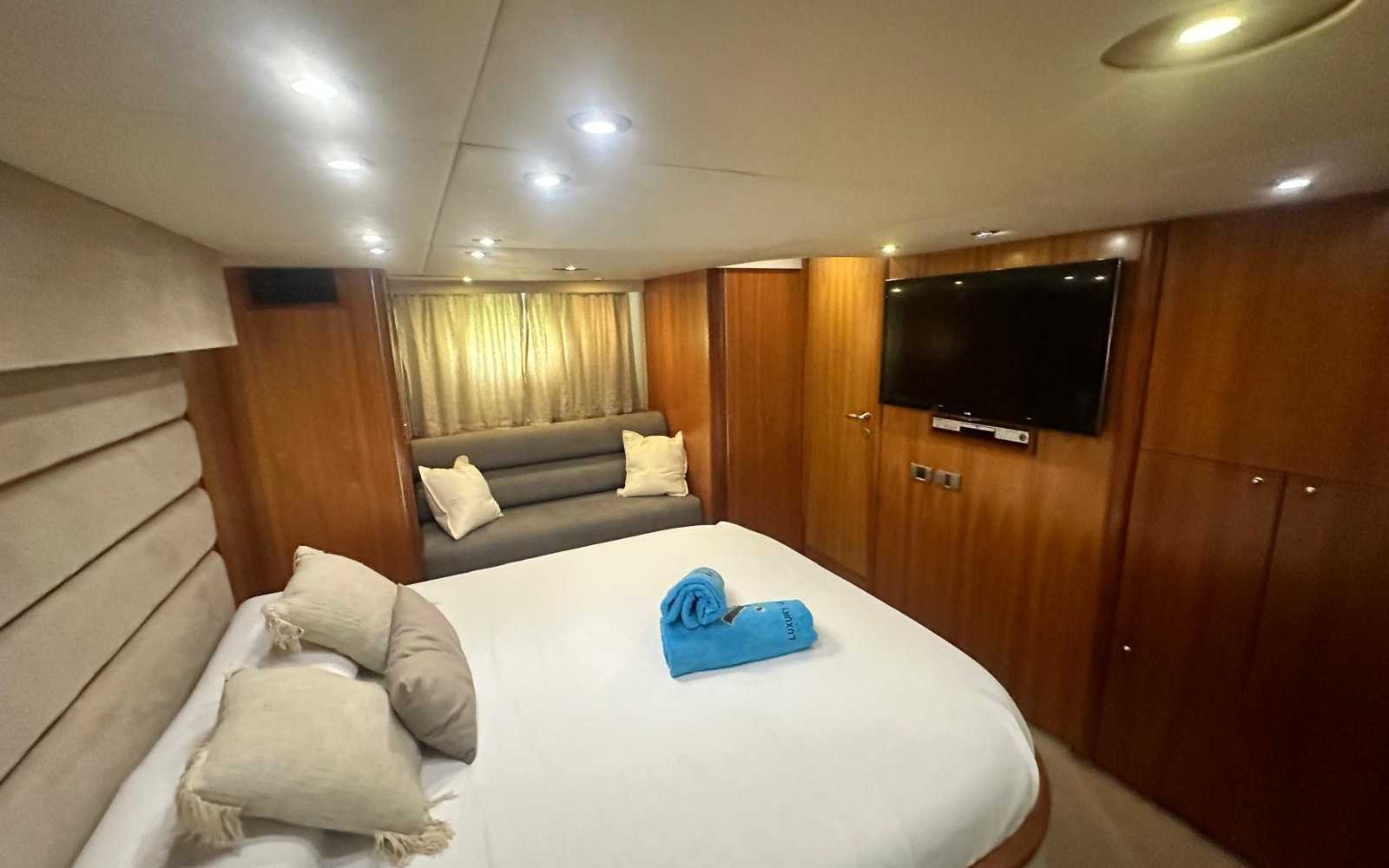 Sunseeker Predator 68 "charly Fox"