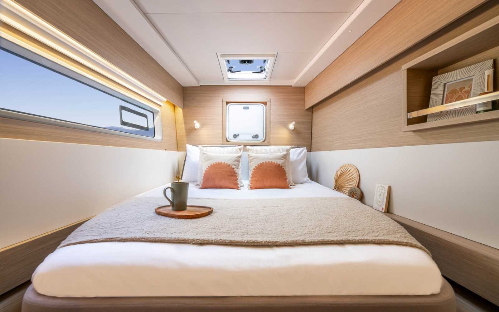 Lagoon  43 "white Pearl"