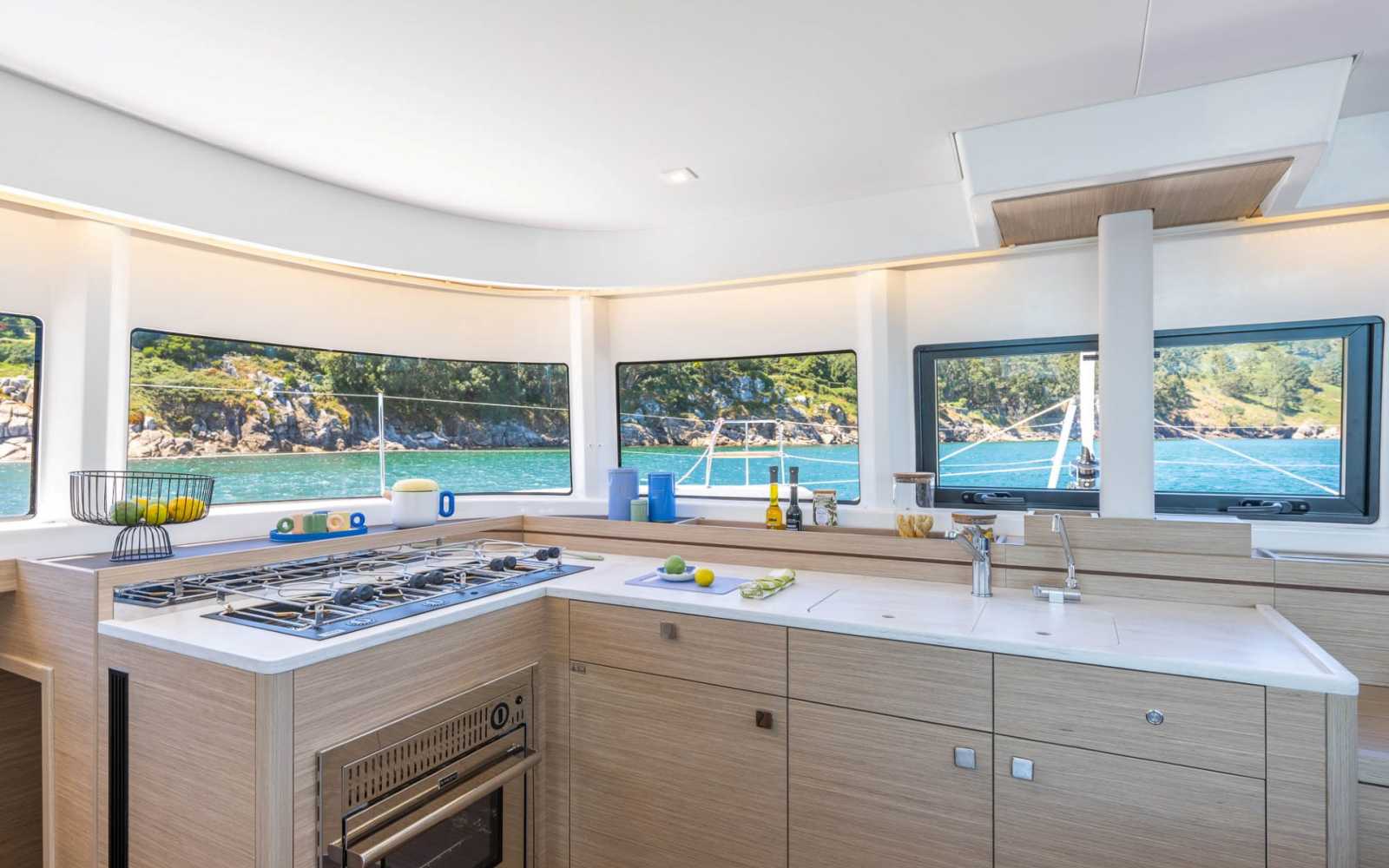 Lagoon  43 "white Pearl"