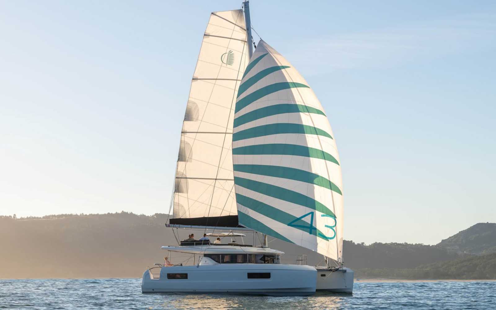 Lagoon  43 "white Pearl"