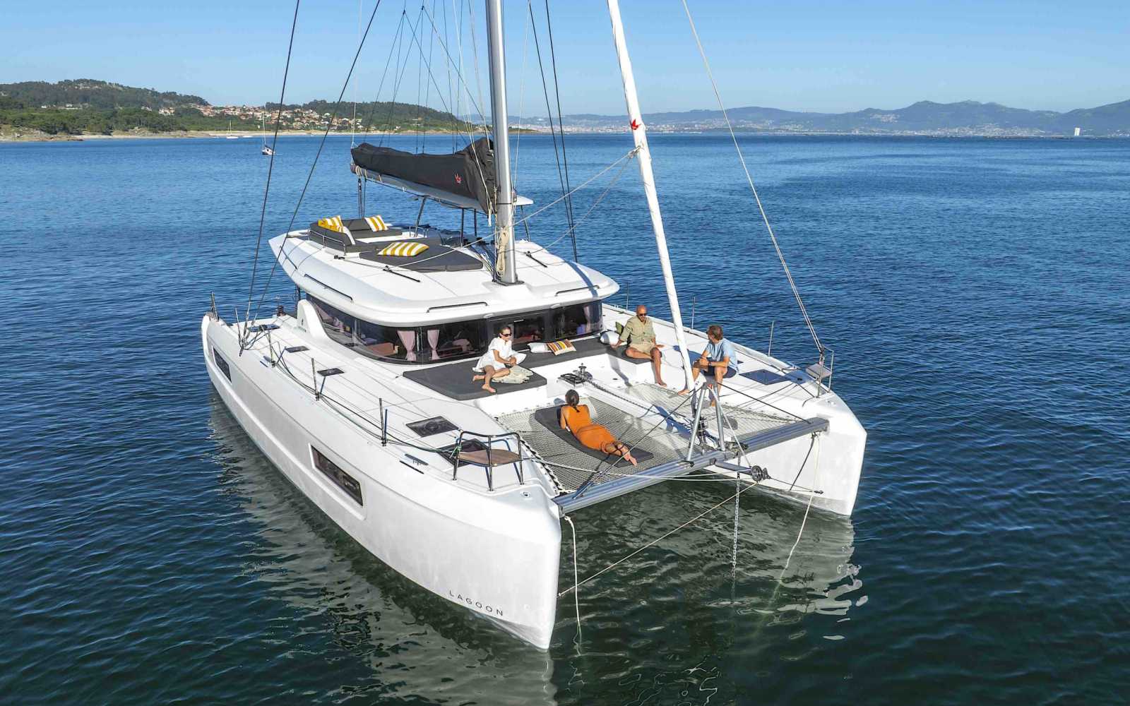 Lagoon  43 "white Pearl"