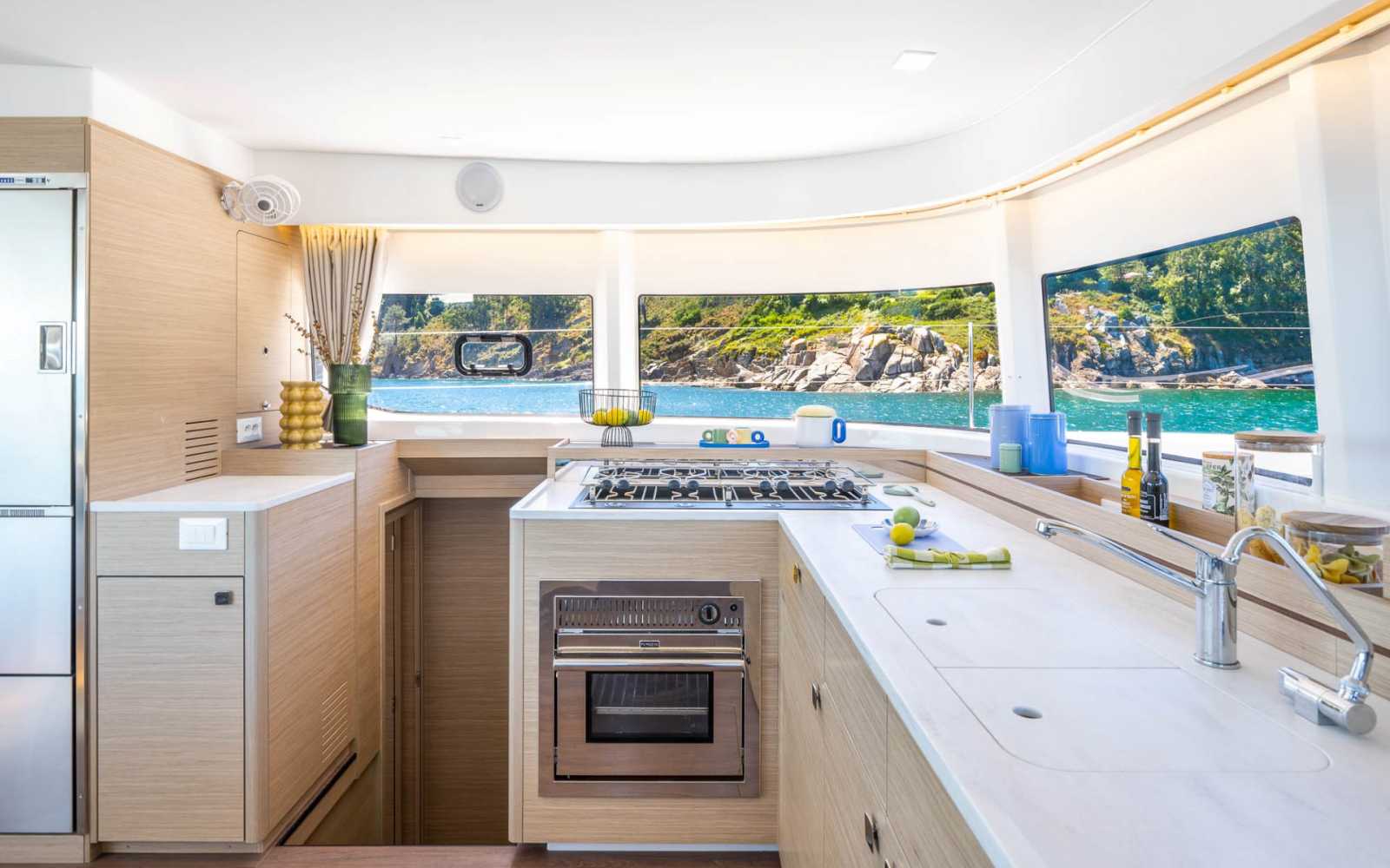 Lagoon  43 "white Pearl"