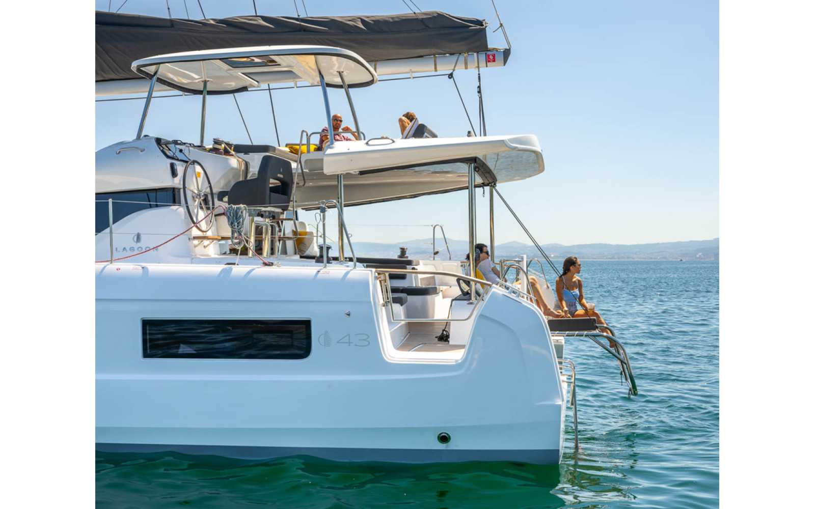 Lagoon  43 "white Pearl"