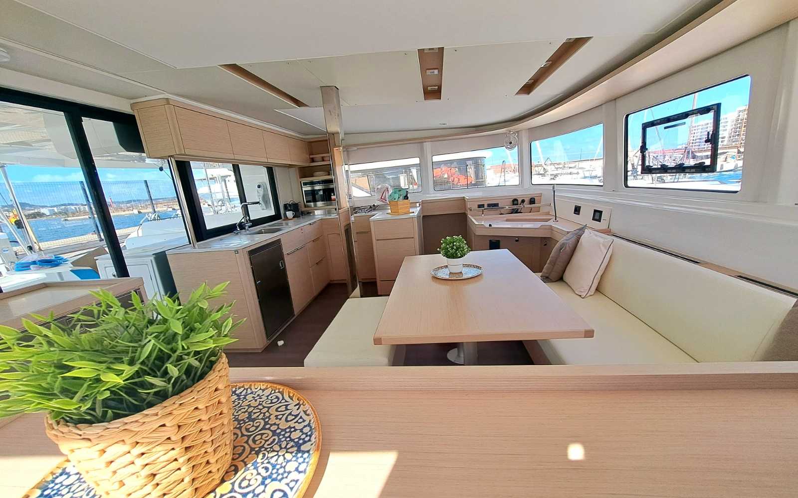 Lagoon 46 "blue Regeneration"