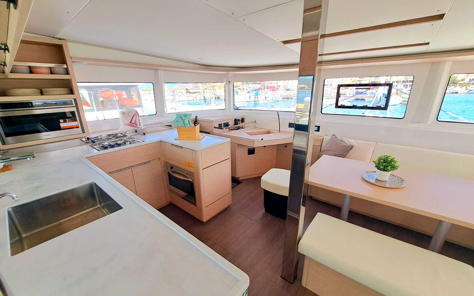 Lagoon 46 "blue Regeneration"